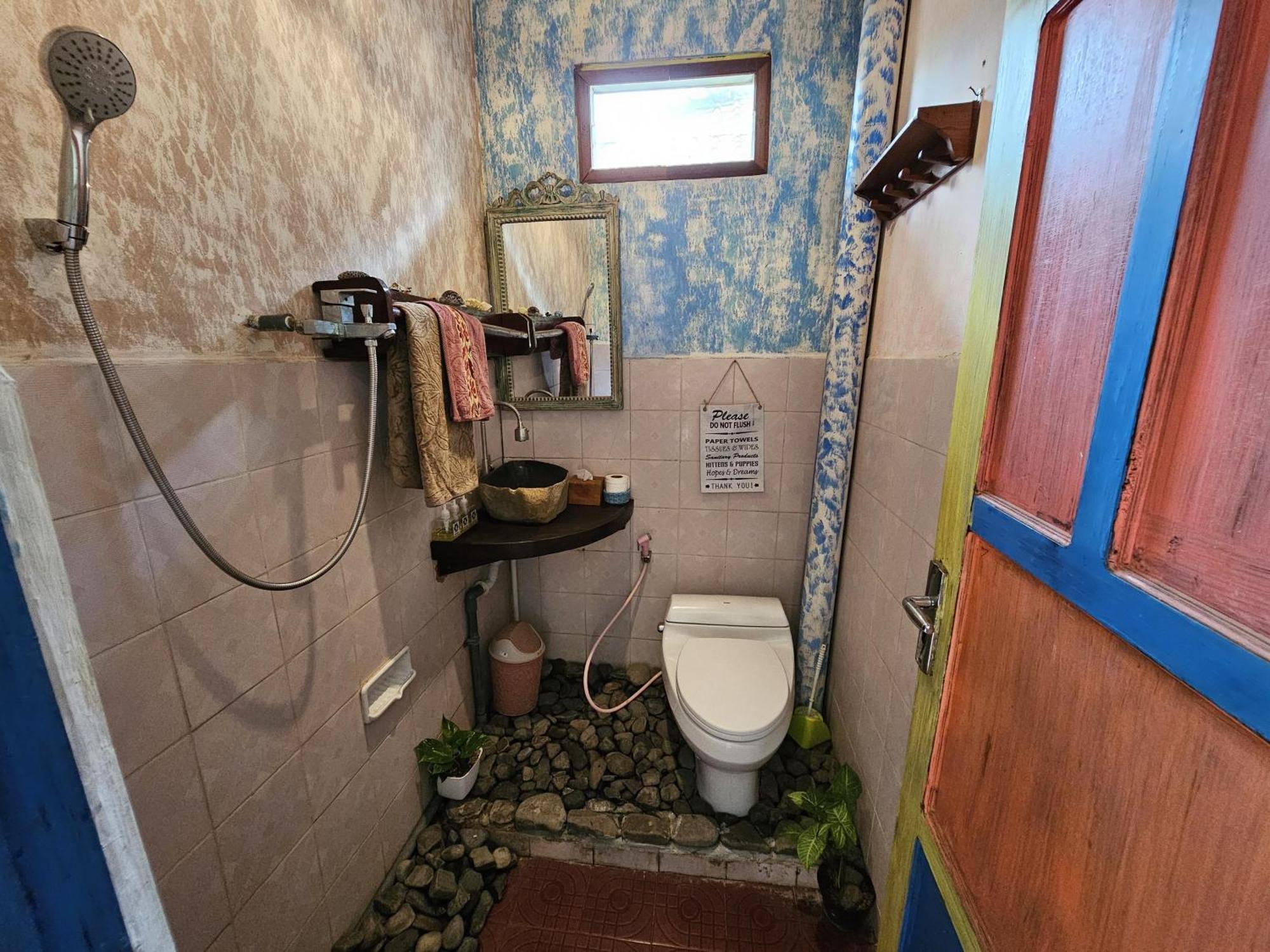 Loca Hostel Lovina